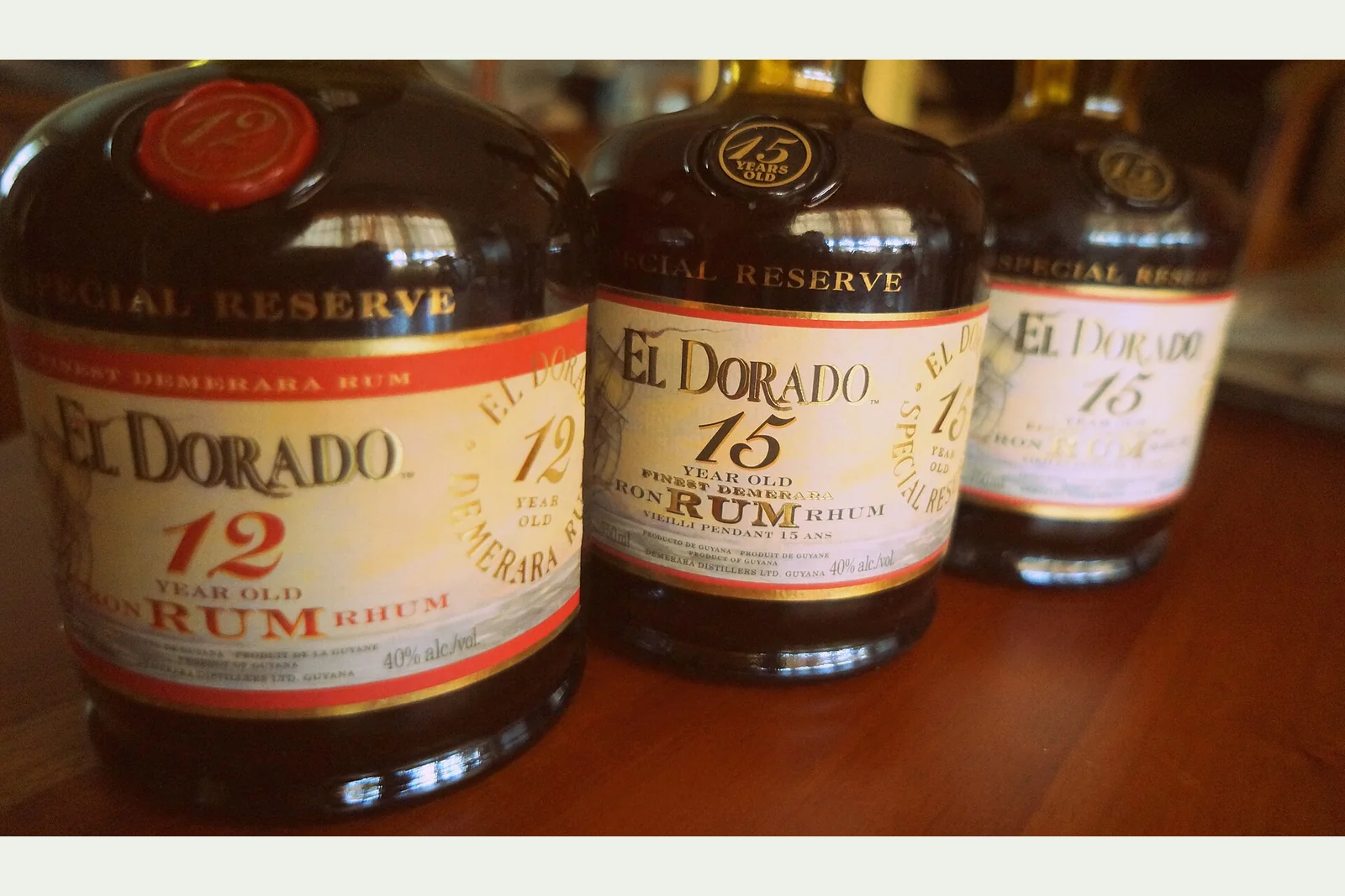 El-Dorado-Rumflaschen mit unterschiedlichen Altersangaben – Produktansicht als Ersatzmotiv.