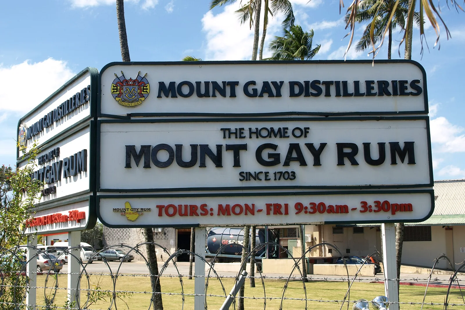 Schild am Mount-Gay-Abfüll- und Museumsstandort in Barbados.