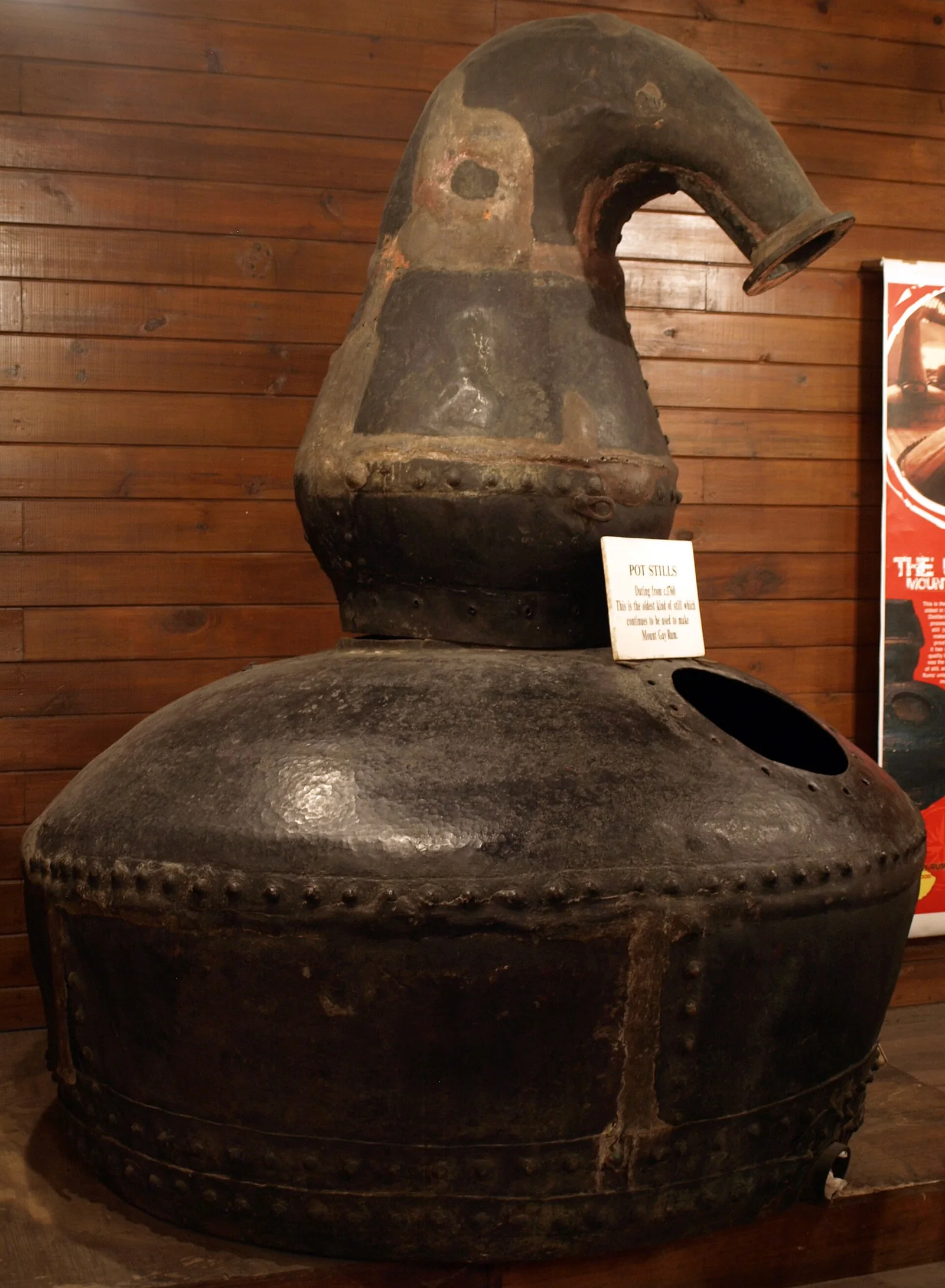 Historische Brennblase im Mount-Gay-Museum – ein Ausstellungsobjekt.