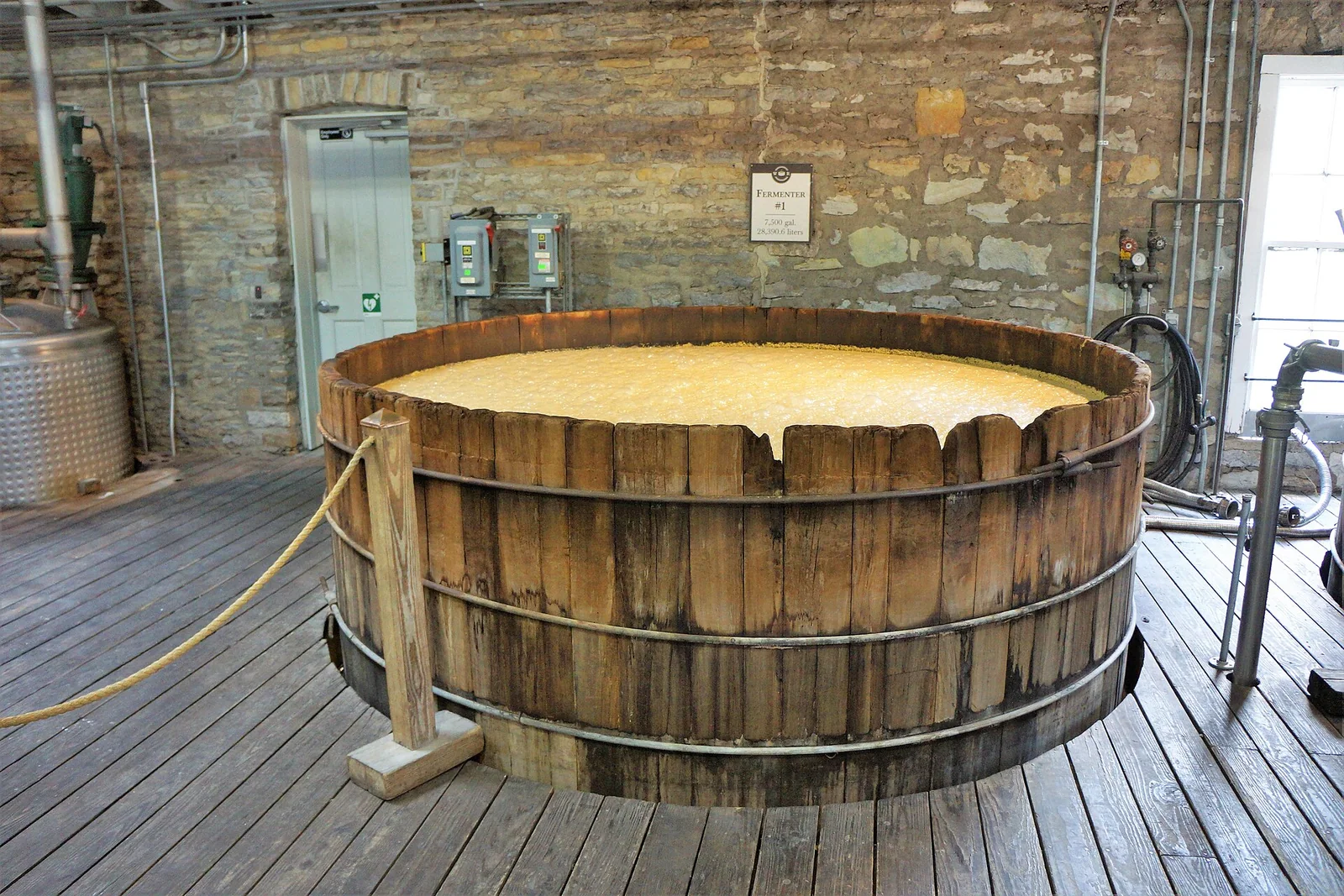Hölzerner Gärbottich in der Woodford Reserve Distillery.