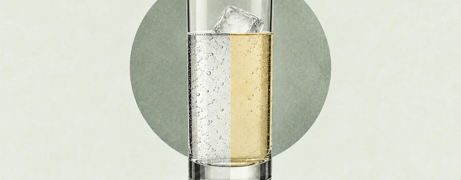 Geteiltes Highball-Glas als Darstellung des Gin-Tonic-Mischverhältnisses